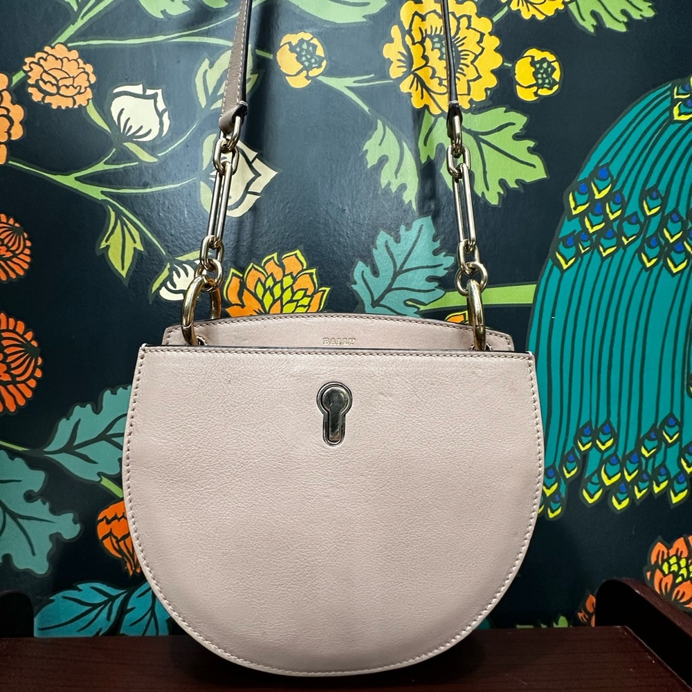Bally Ceycle Leather Shoulder Bag | Made in Italy | Keyhole Hardware - Picture 4 of 11